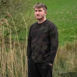 T-Shirt Manches Longues Avid Carp Distortion Camo Lite Long Sleeve -Materiel Fox Magasin t shirt manches longues avid carp distortion camo lite long sleeve 3